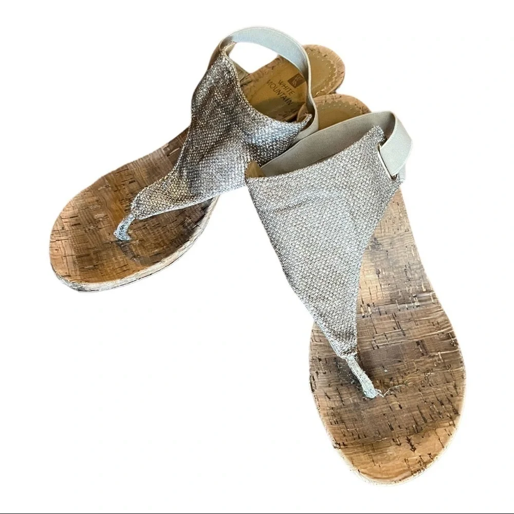 𝅺WHITE Mountain Gold Glitter Wedges Size 9.5M